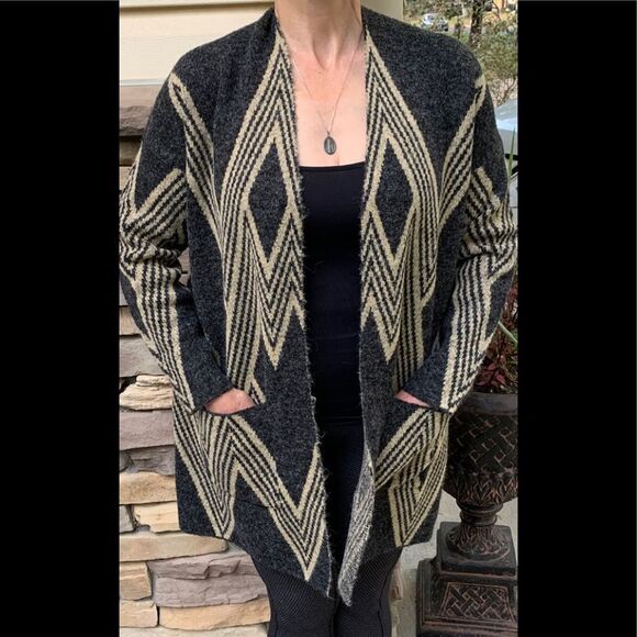 Chelsea & Theodore gray/beige zigzag cardigan, brand new, excellent condition, S - Picture 2 of 10